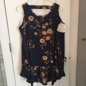 Altar’d state cold shoulder long sleeve top. NWT.